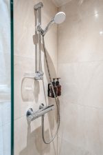 Badhotel Bruin Classic Front Badkamer